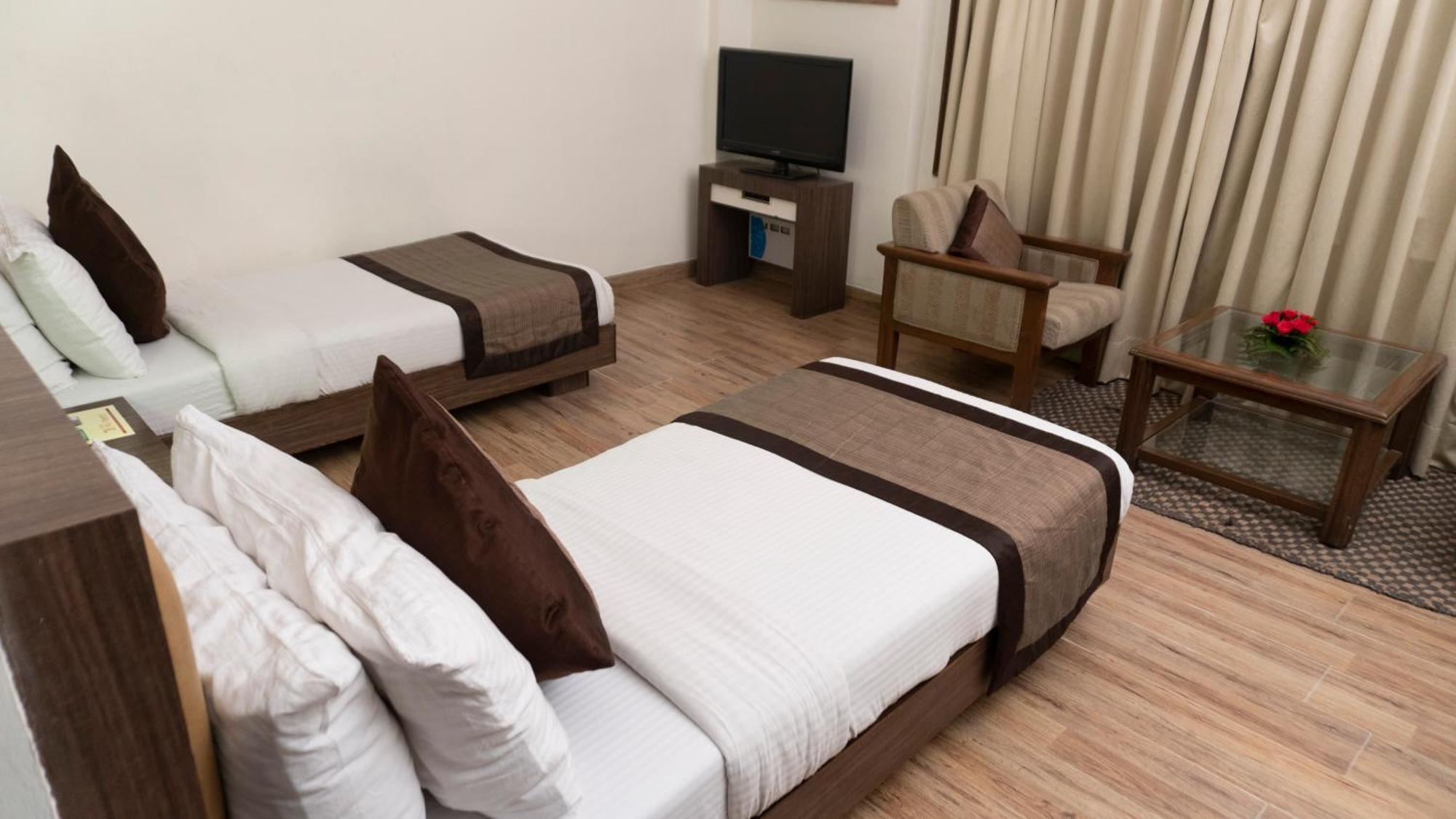 Mg Regency Hotell Baddi Exteriör bild