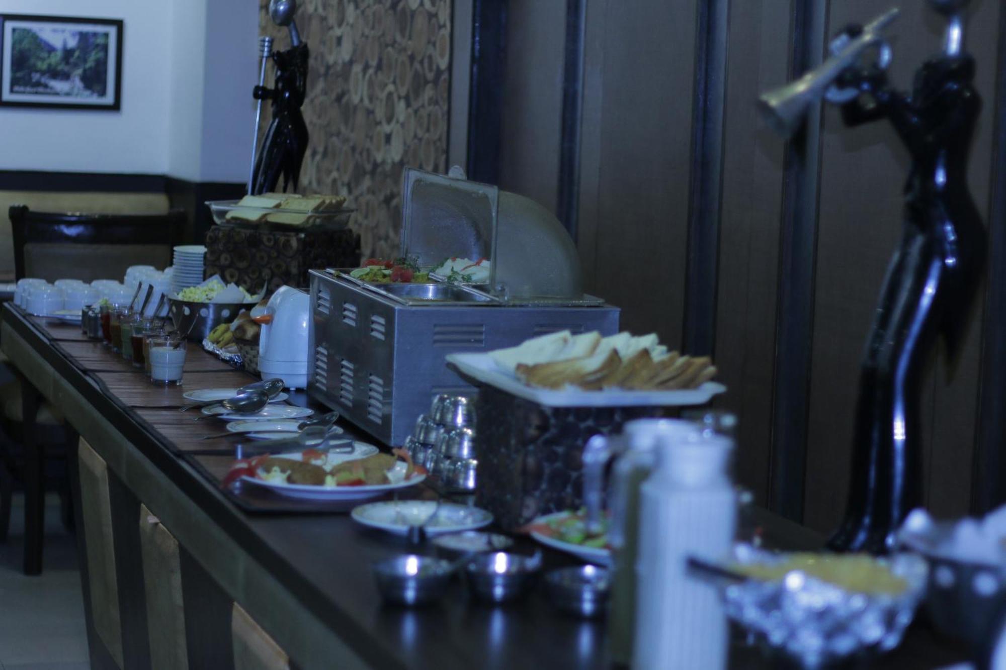 Mg Regency Hotell Baddi Exteriör bild