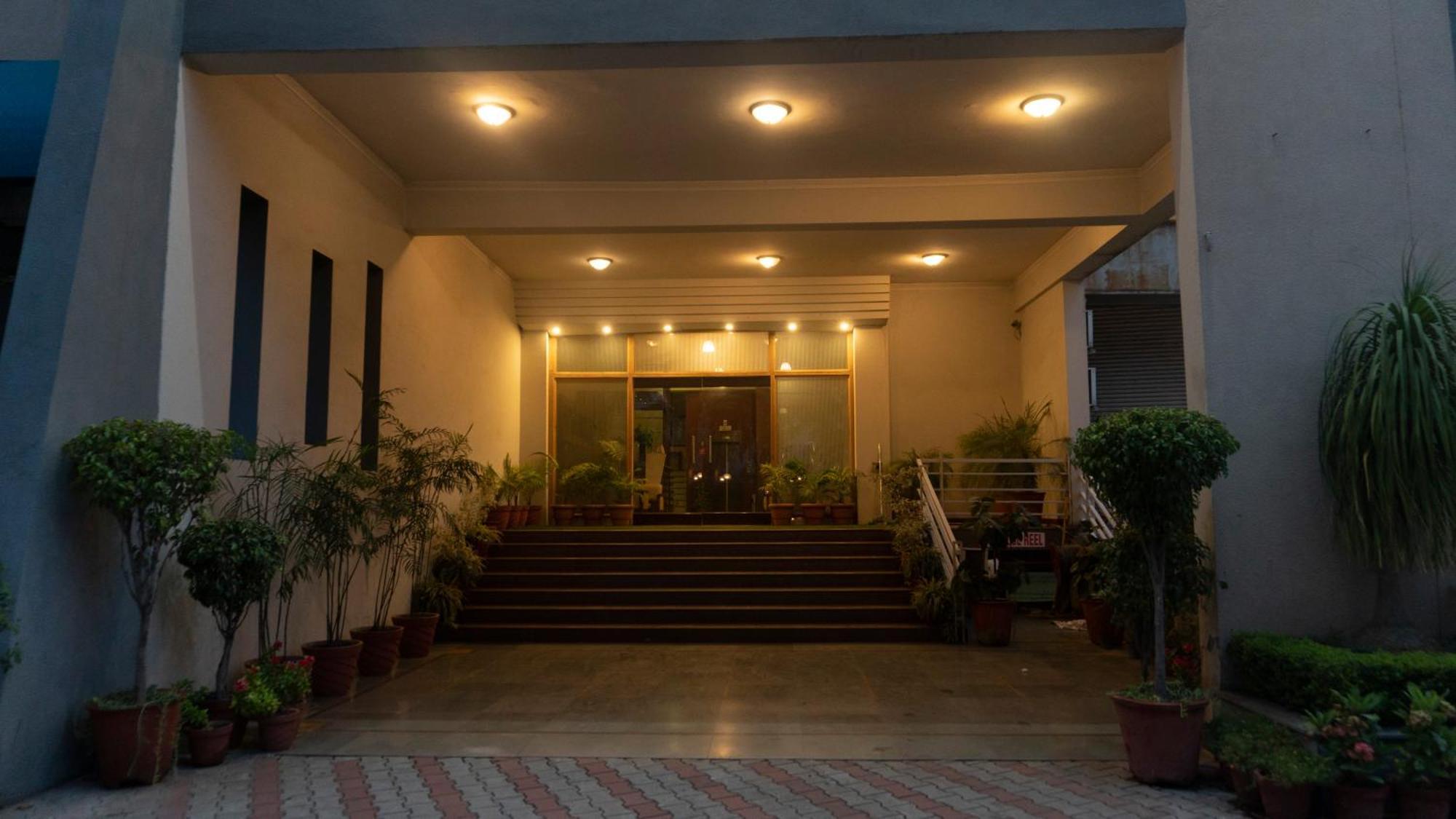 Mg Regency Hotell Baddi Exteriör bild